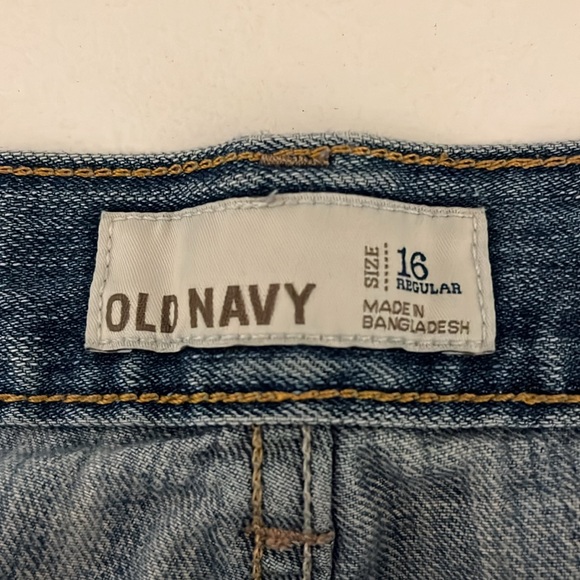 Old Navy cropped light wash jeans slightly distressed - Picture 7 of 7